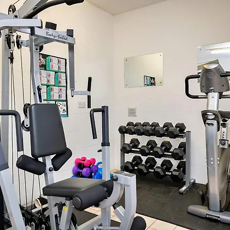 Finest Retreats - Cleveland Hall 서스크